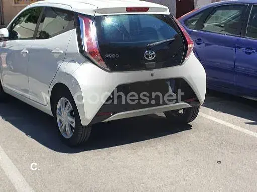 Usado Toyota Aygo X-play 69 CV (50 kW) 2017 Blanco Utilitario