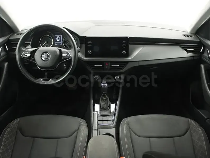 Usado Skoda Scala Ambition 110 CV (80 kW) 2021 Gris / plata Utilitario