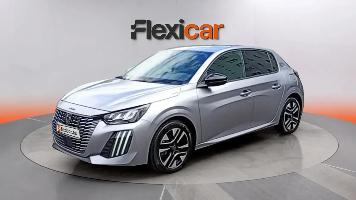 Usado Peugeot 208 Allure 101 CV (74 kW) 2025 Gris Utilitario