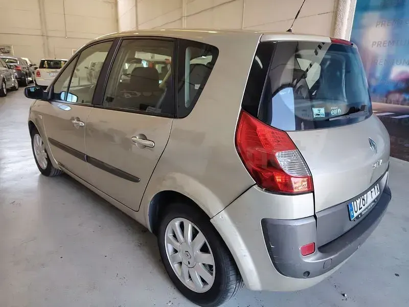 Usado Renault Scénic II Dynamique 130 CV (95 kW) 2007 Beige Monovolumen