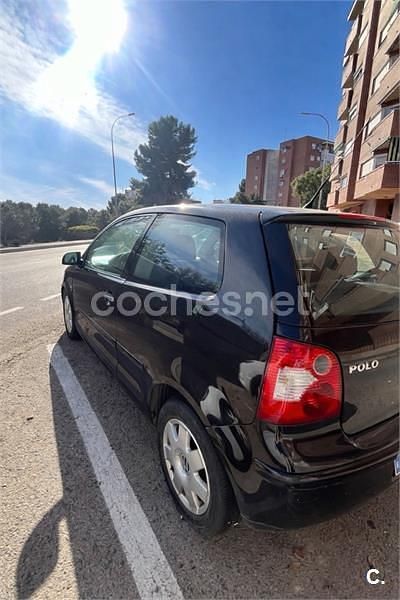 Usado VW Polo Highline 75 CV (55 kW) 2003 Negro Berlina