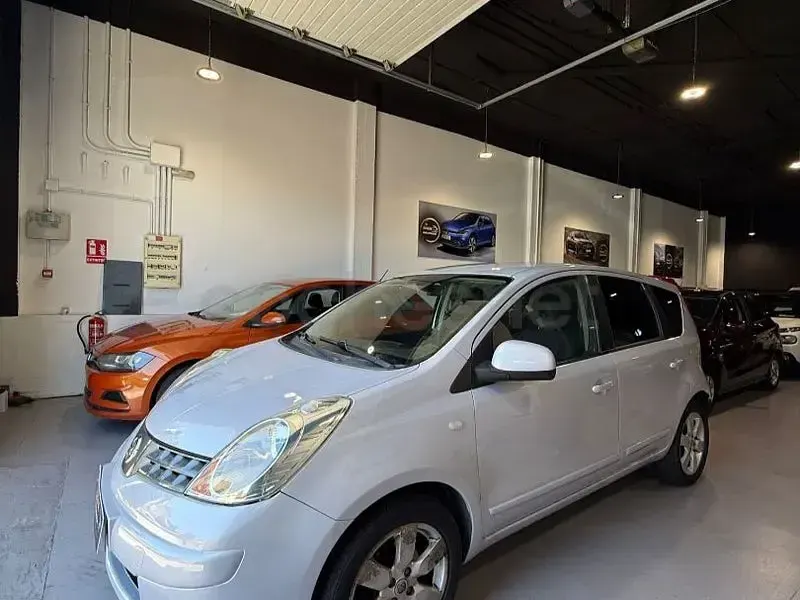 Usado Nissan Note Tekna 110 CV (80 kW) 2008 Gris / plata Utilitario