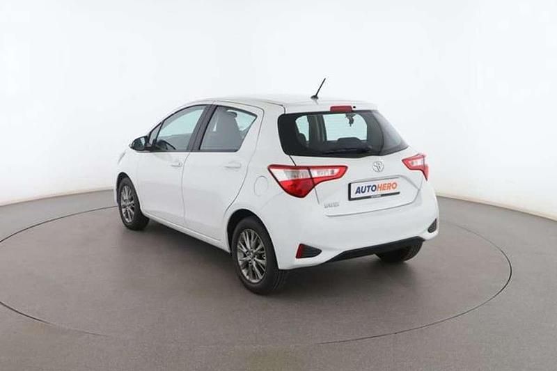 Używany Toyota Yaris City 71 KM (52 kW) 2018 Biały Sedan/Limuzyna