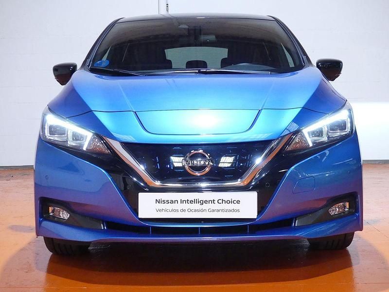 Usado Nissan Leaf Tekna 110 kW (150 CV) 2020 Azul vivid / techo negro metalizado Utilitario