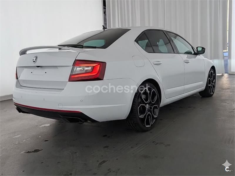 Usado Skoda Octavia RS 245 CV (180 kW) 2018 Blanco Berlina