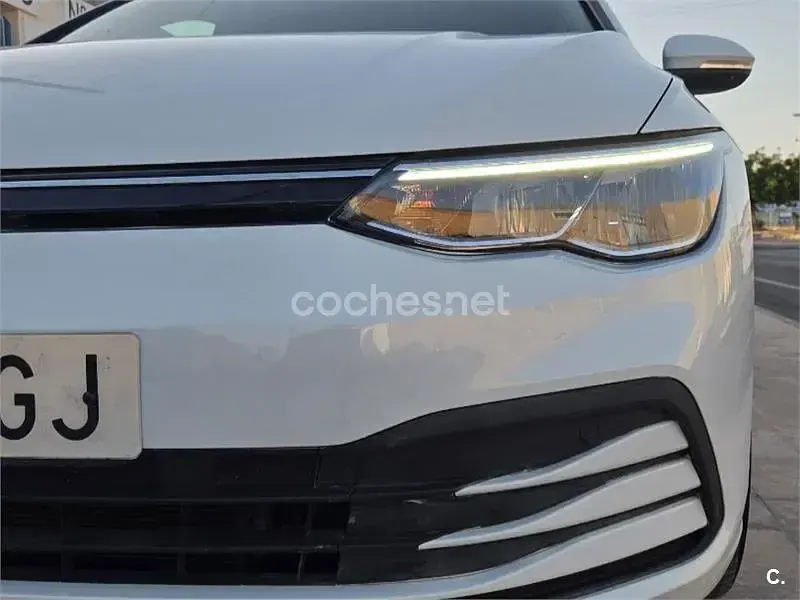 Usado VW Golf VIII Life 115 CV (84 kW) 2023 Beige Familiar