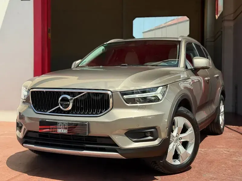 Usado Volvo XC40 Momentum 150 CV (110 kW) 2020 Beige SUV