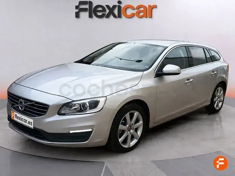Usado Volvo V60 Kinetic 152 CV (111 kW) 2018 Gris / plata Familiar