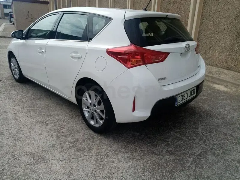 Usado Toyota Auris Business Edition 90 CV (66 kW) 2016 Blanco Berlina