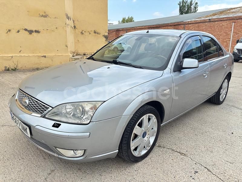Gris / plata Usado 2005 Ford Mondeo Futura Berlina | 2450 € (Buen precio) - Imagen 1/4