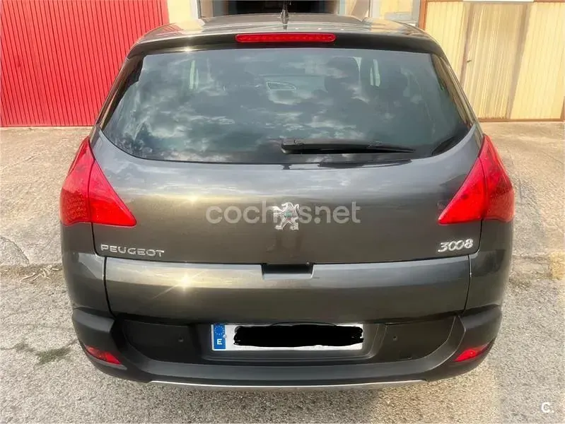Usado Peugeot 3008 Style 112 CV (82 kW) 2012 Gris / plata Familiar