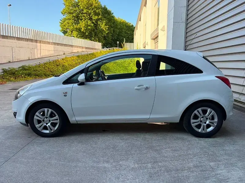 Usado Opel Corsa 85 CV (62 kW) 2010 Blanco Utilitario