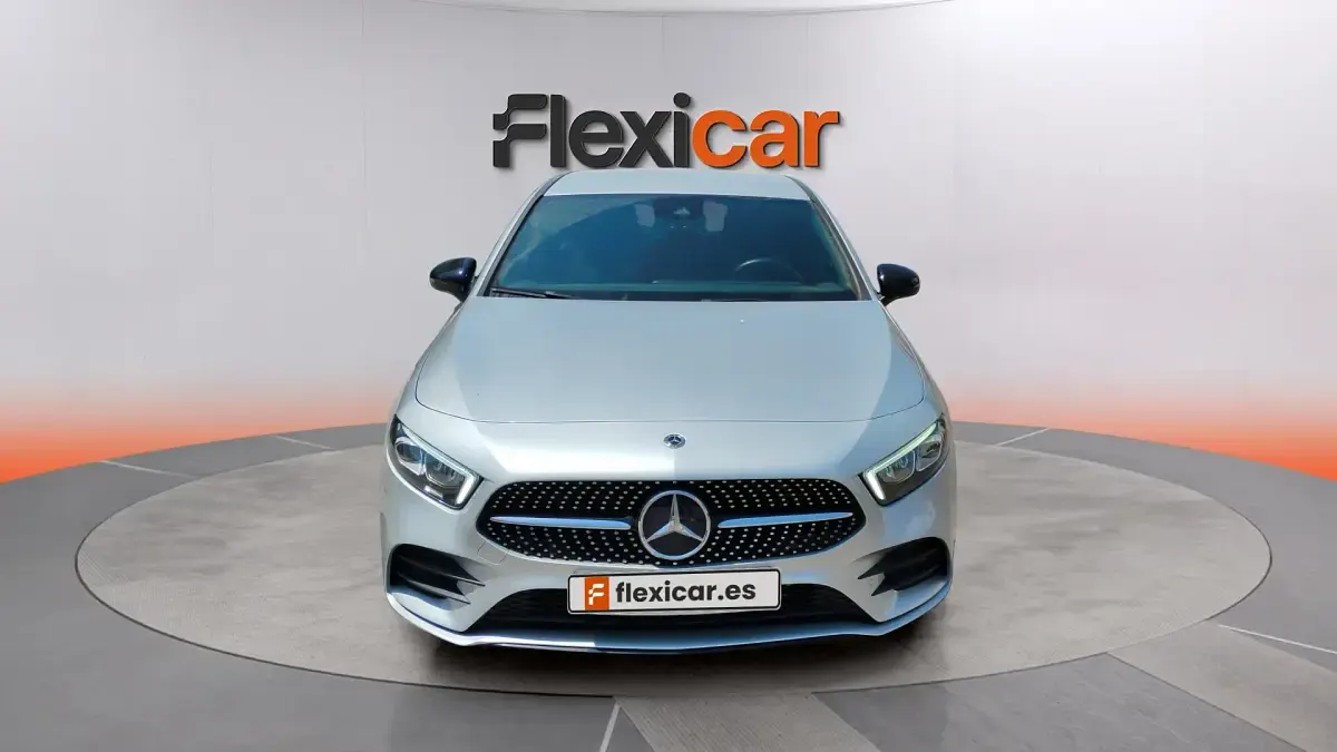 Usado Mercedes A180 116 CV (85 kW) 2022 Gris Utilitario
