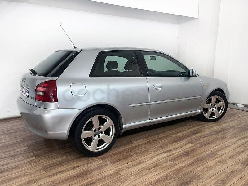 Usado Audi A3 Ambition 125 CV (91 kW) 1997 Gris / plata Utilitario