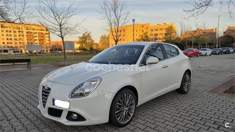 Usado Alfa Romeo Giulietta Distinctive 105 CV (77 kW) 2015 Blanco Berlina