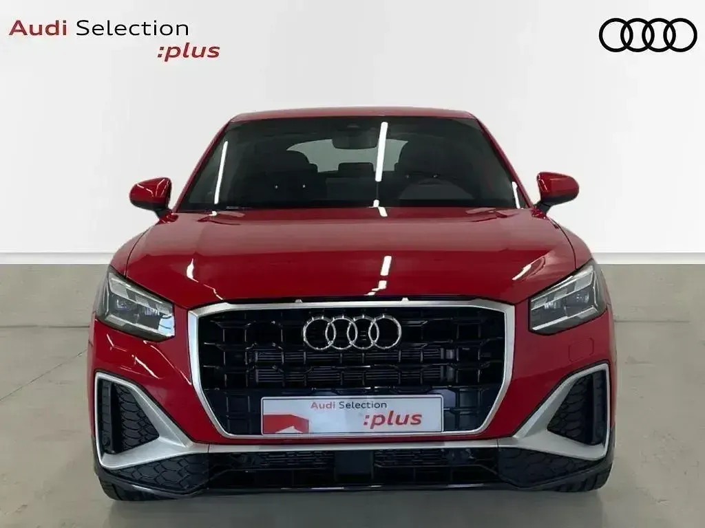 Usado Audi Q2 Black Edition 150 CV (110 kW) 2026 Rojo SUV