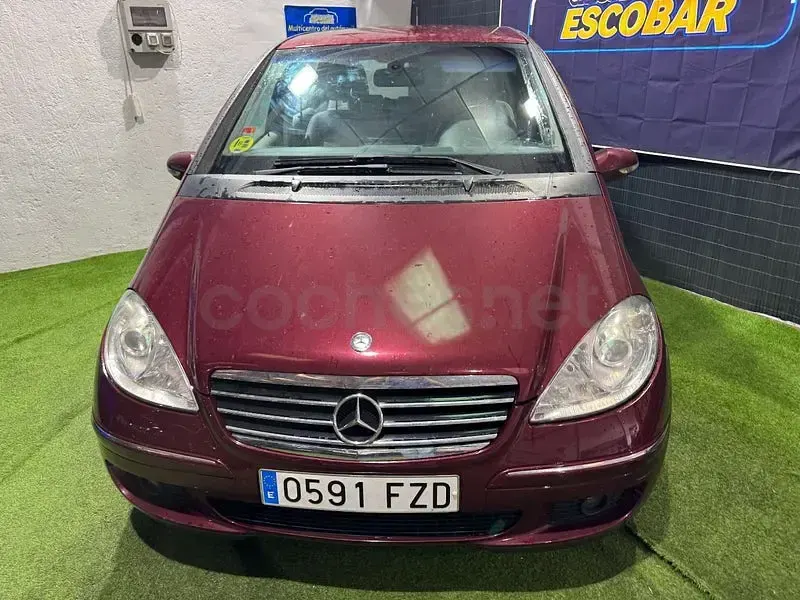 Usado Mercedes A180 Avantgarde 109 CV (80 kW) 2008 Granate Monovolumen