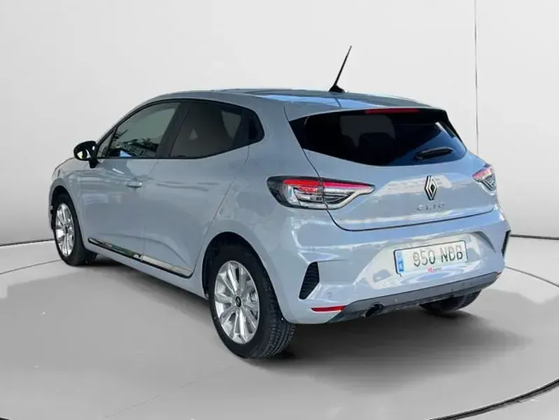 Usado Renault Clio V Evolution 100 CV (73 kW) 2025 Gris / plata Berlina