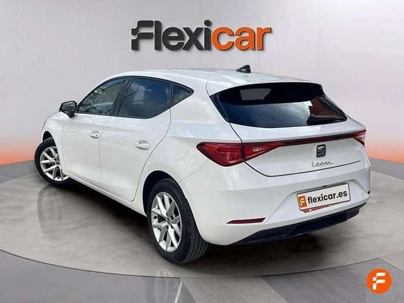 Usado Seat Leon Reference 116 CV (85 kW) 2021 Blanco Utilitario