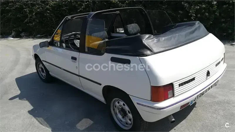 Usado Peugeot 205 75 CV (55 kW) 1989 Blanco Descapotable