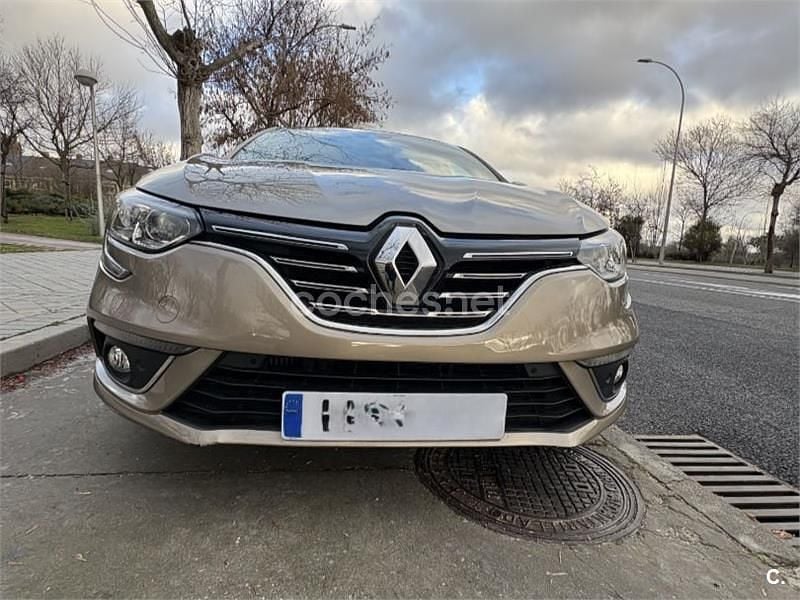 Usado Renault Mégane GrandTour Bose Edition 130 CV (95 kW) 2018 Marrón Familiar