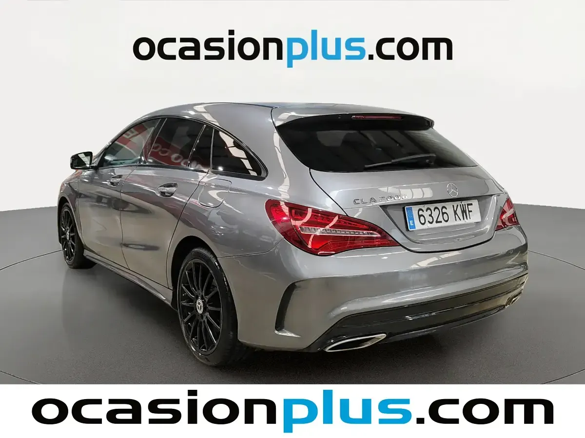 Usado Mercedes CLA200 136 CV (100 kW) 2019 Gris Coupe