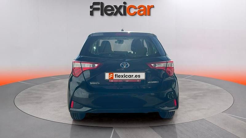 Usado Toyota Yaris Hybrid Active 100 CV (73 kW) 2019 Negro Utilitario