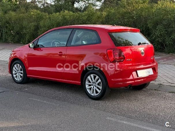 Usado VW Polo Advance 90 CV (66 kW) 2015 Rojo Berlina