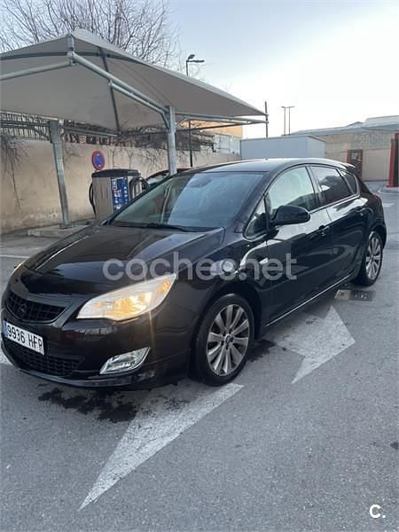 Usado Opel Astra Expression 100 CV (73 kW) 2011 Negro Berlina