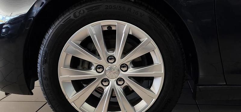Usado Peugeot 308 Style 110 CV (80 kW) 2019 Gris hurricane Berlina