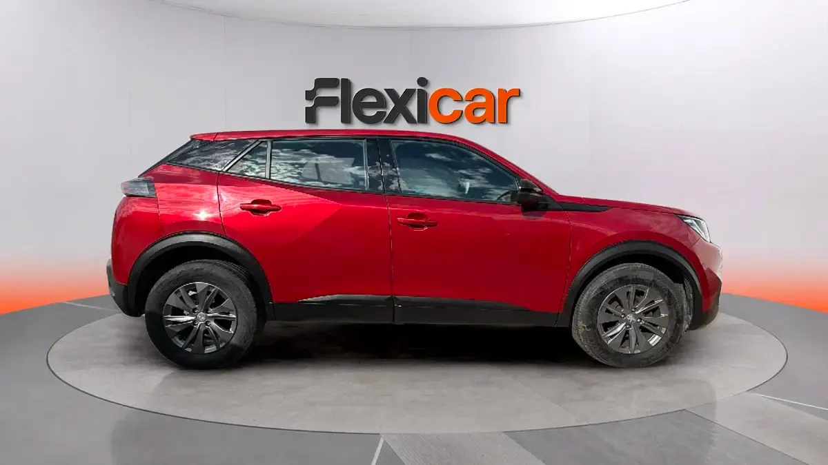 Usado Peugeot 2008 Active 101 CV (74 kW) 2023 Rojo SUV