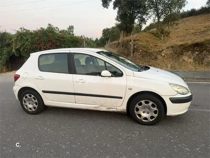 Usado Peugeot 307 90 CV (66 kW) 2004 Blanco Berlina