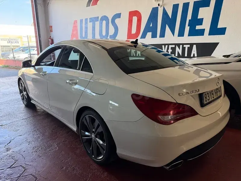 Usado Mercedes CLA220 Urban 170 CV (125 kW) 2014 Blanco Berlina