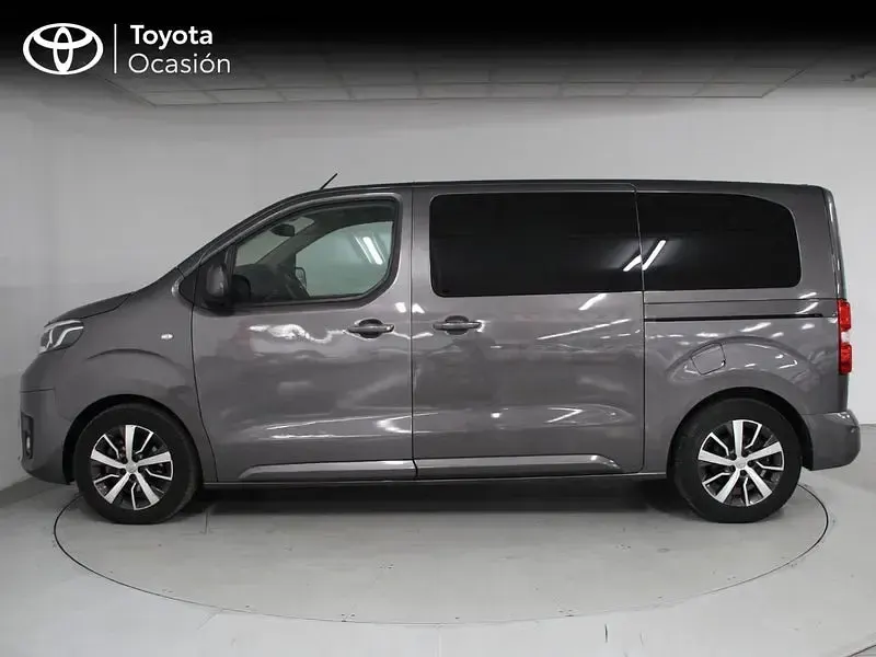 Usado Toyota Proace Verso Luxury 177 CV (130 kW) 2023 Gris / plata Familiar