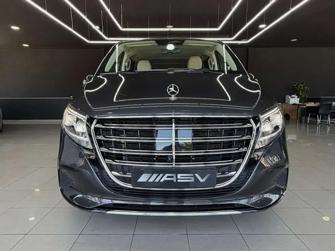 Usado Mercedes V300 Exclusive 239 CV (175 kW) 2024 Gris Monovolumen
