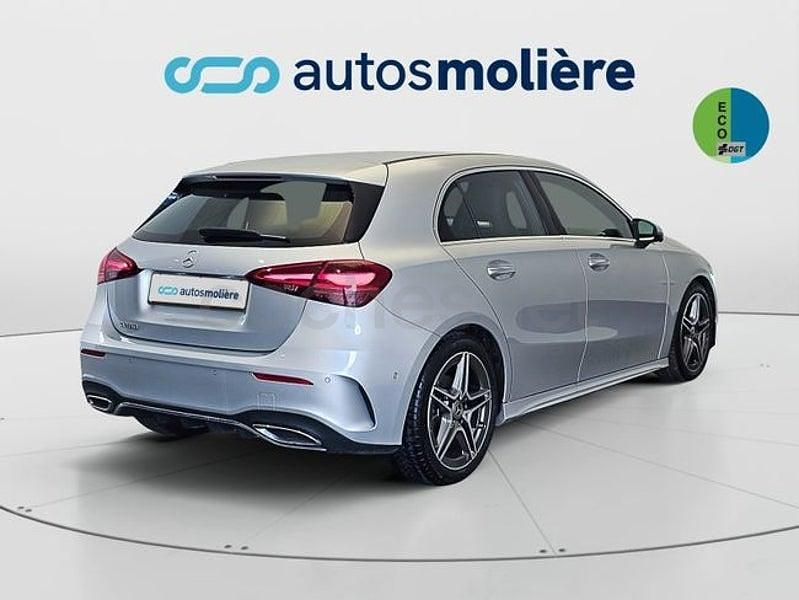 Usado Mercedes A180 136 CV (100 kW) 2023 Gris / plata Berlina