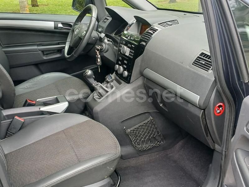 Usado Opel Zafira Cosmo 120 CV (88 kW) 2008 Gris / plata Monovolumen