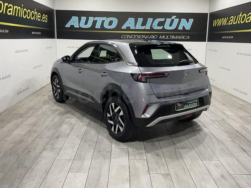 Usado Opel Mokka 110 CV (80 kW) 2023 Gris / plata SUV