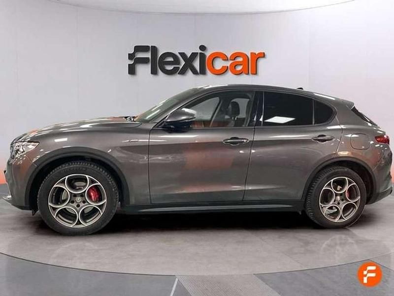 Usado Alfa Romeo Stelvio Sprint 190 CV (139 kW) 2021 Gris SUV