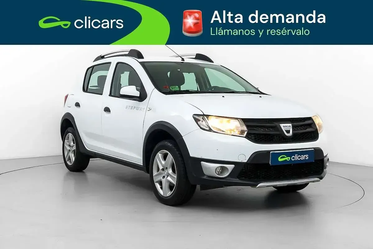 Usado Dacia Sandero Stepway 90 CV (66 kW) 2016 Blanco Utilitario