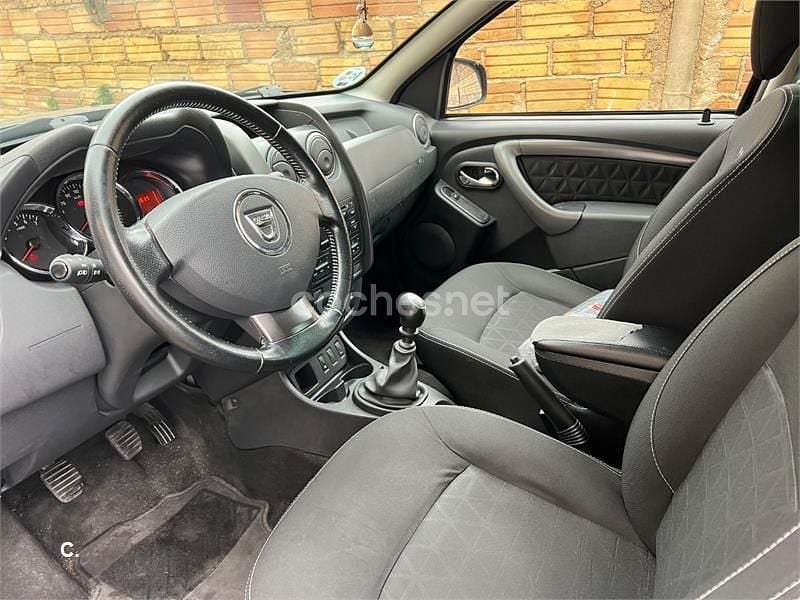 Usado Dacia Duster Lauréate 125 CV (91 kW) 2015 Negro SUV