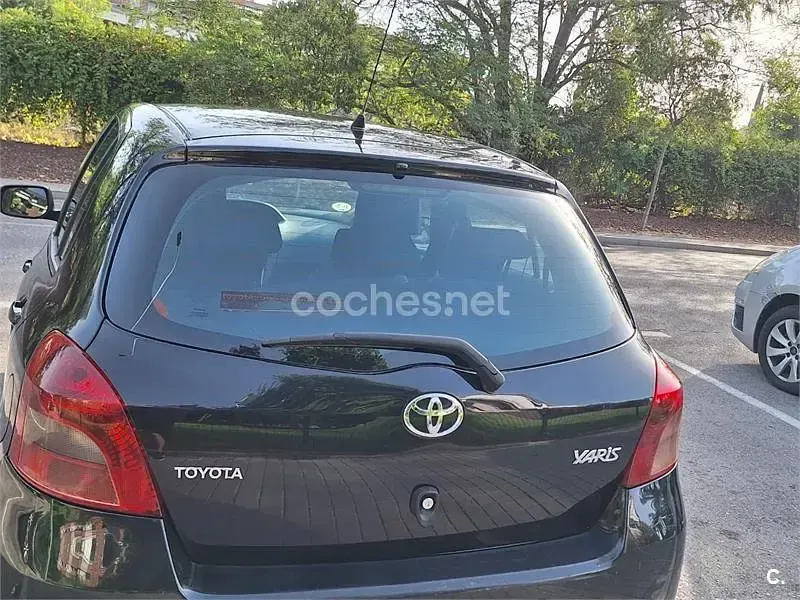 Usado Toyota Yaris 90 CV (66 kW) 2007 Negro Utilitario