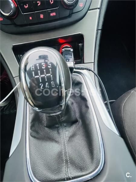 Usado Opel Insignia Cosmo 130 CV (95 kW) 2010 Negro Berlina