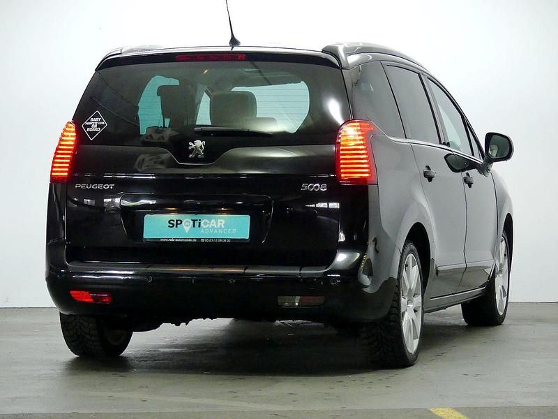 Usado Peugeot 5008 112 CV (82 kW) 2010 Negro Monovolumen