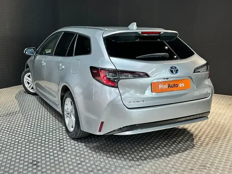 Usado Toyota Corolla Active 122 CV (89 kW) 2022 Gris / plata Familiar