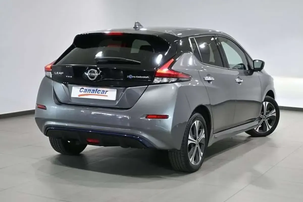 Usado Nissan Leaf Tekna 160 kW (218 CV) 2022 Gris Utilitario