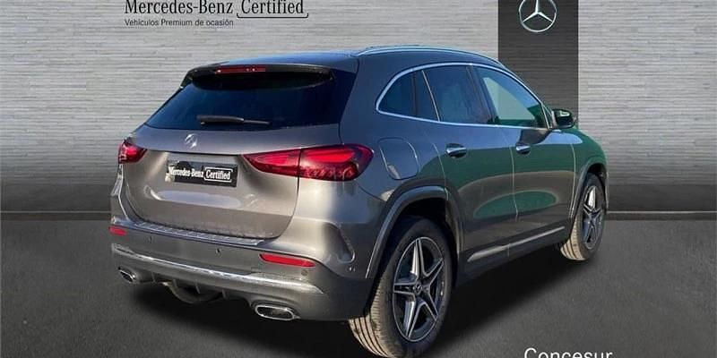Usado Mercedes GLA200 150 CV (110 kW) 2024 Gris SUV