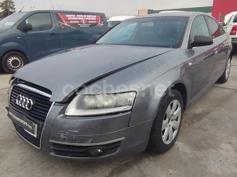 Usado Audi A6 177 CV (130 kW) 2004 Gris / plata Berlina