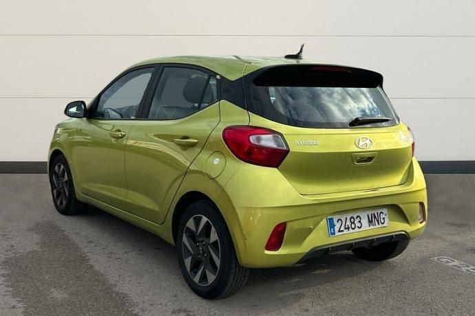 Usado Hyundai i10 67 CV (49 kW) 2024 Verde Utilitario