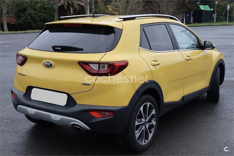 Usado Kia Stonic 110 CV (80 kW) 2017 Amarillo SUV